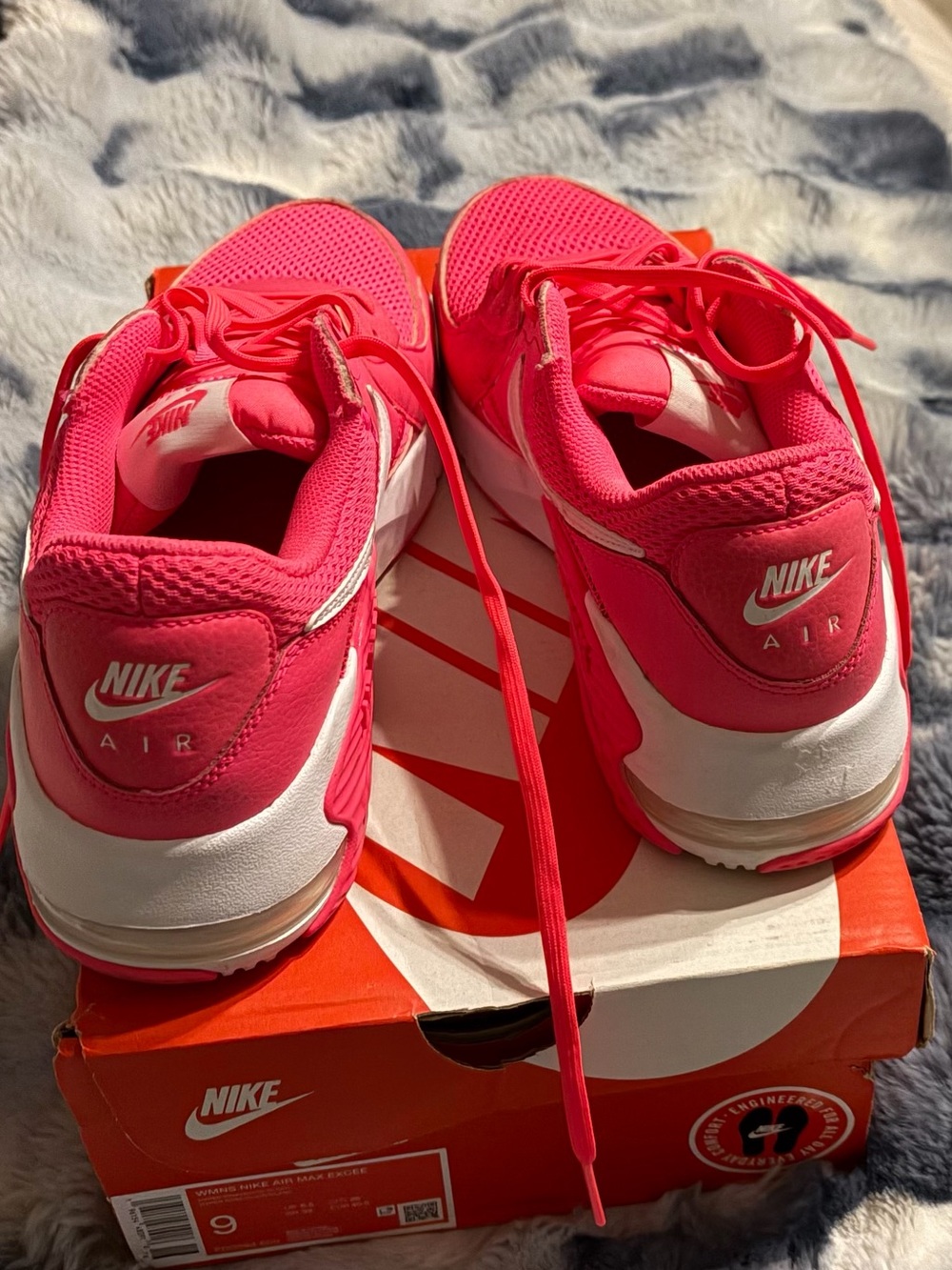 Nike Women’s Athletic Sneakers in Hot Pink and White - Picture 4 of 11